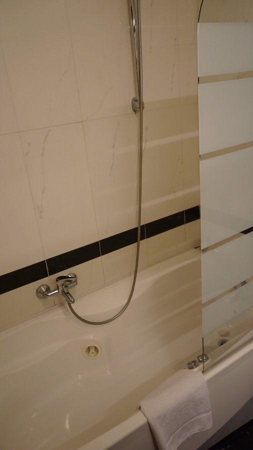 Badewanne mit Dusche